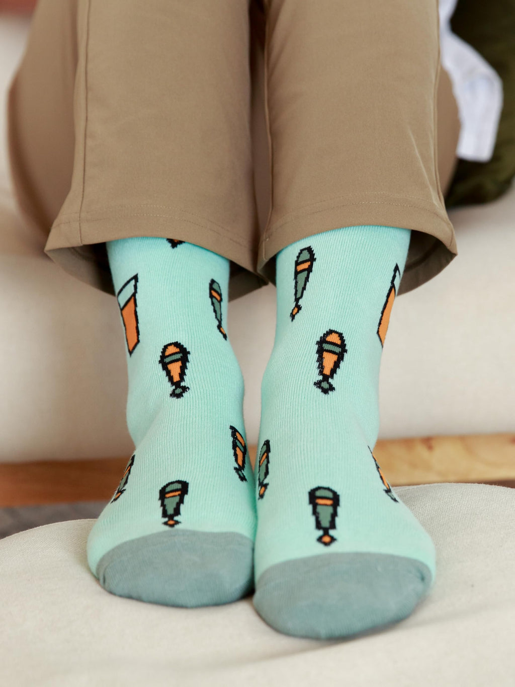 Funny Beer Socks for Dad by FunnyFeet – “My Dad Jokes Are Always On Tap” | Beer Tap Pattern